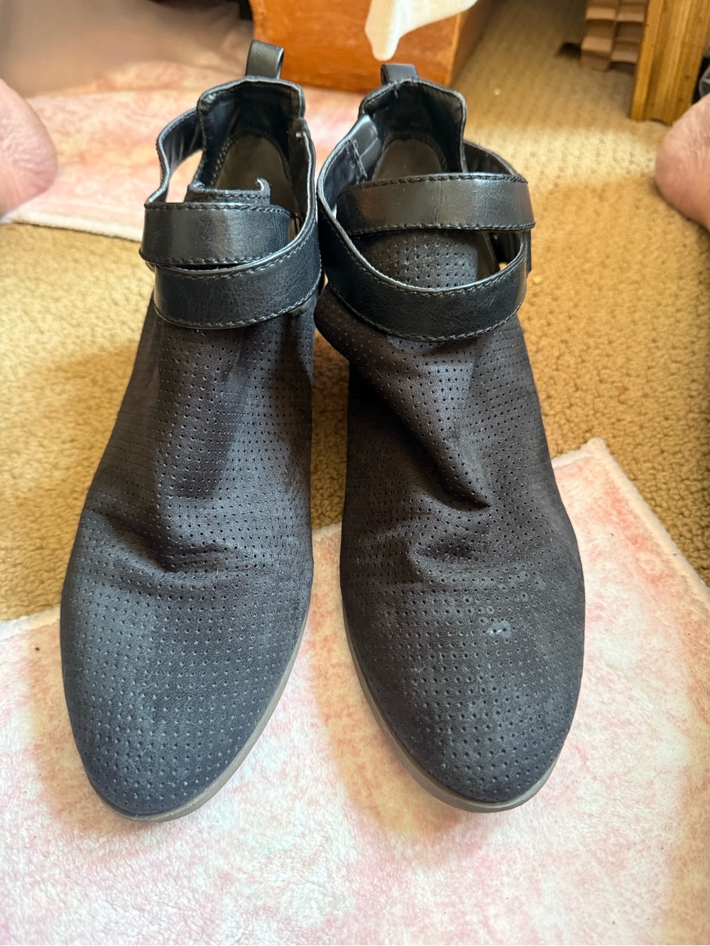 Dr Scholls Women’s Black Ankle Booties with Side Buckle Strap
Size 9 1/2 - Picture 2 of 6